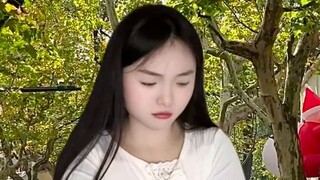 Tại sao có cảm giác mọi người đang ăn mặc ngày càng bảo thủ hơn? Ngày xưa, mọi người thường ăn mặc đ