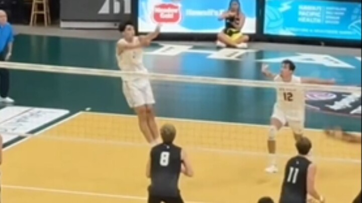 Đối thủ: Chúng ta đều chơi với quả bóng, nhưng người ở phía bên kia chơi bằng não!