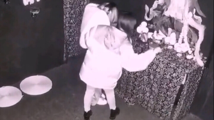 ผี: ขอร้องให้คุณให้เกียรติฉันหน่อย