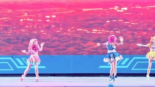 Diduga sebagai bintang tari sampul Natal idola pertama dan paling autentik di seluruh internet!