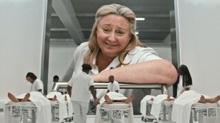 未来世界，人类被缩小2700倍，1块钱等于100块