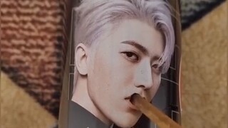 网友模仿蔡徐坤，简直比本人还像！