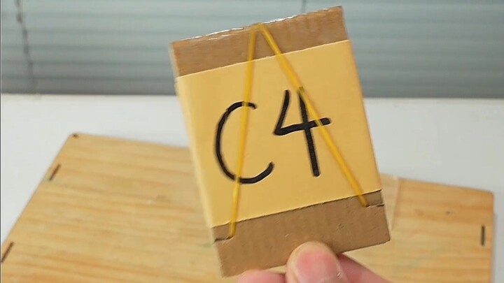 สอนทำของเล่นระเบิด C4 แสนสนุก ที่สามารถกระโดดขึ้นมาจากโต๊ะได้