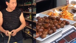 男子卖板栗用手称重，上下错一块免费送，网友傻眼：这称是声控的？