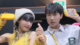 99 kerabat yang bertemu lagi! Di musim panas yang menyegarkan, berdansa SMARTPHONE dengan YENA~