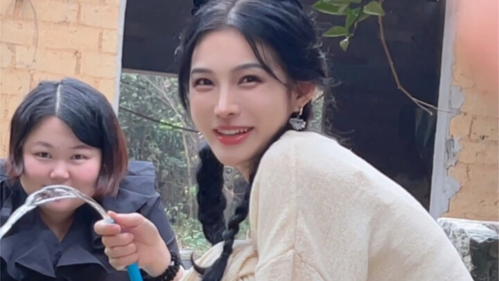 لا أنظر إلى القمر، ولا أقول إنني أفتقدك.