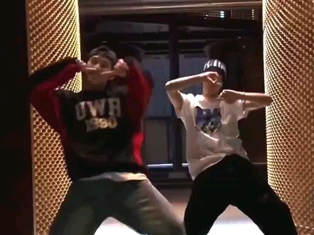 Nhóm nam MONA LISA của làng giải trí nội địa ra mắt lần đầu tiên!! Hậu Bỉ và Tiếu Hi Hi! Hai main vo