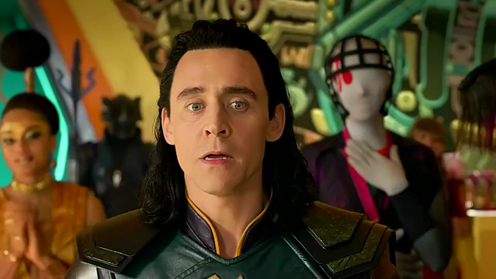 Tôi thích động tác này! Hulk cười, còn Black Widow thì khó đoán.