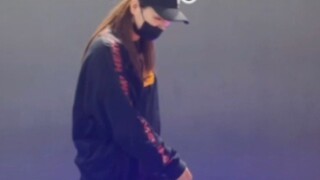 رقصة تختفي معها الشخصيات "الخروج عن السيطرة" رقصة من تصميم جين دا مينغ، اختيارات صعبة لثلاث إصدارات 