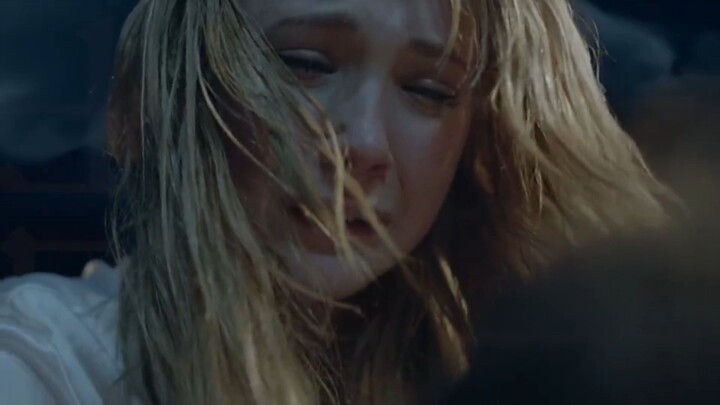 Seorang wanita secara tak terduga menemukan teko teh misterius; setiap kali ia terluka, teko itu aka