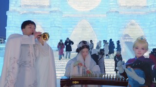 جاء بطاطا صغيرة من الجنوب إلى هاربين للاحتفال بالعام الجديد. التقى بإله الثروة وغنى أغنية "غونغ شي ف