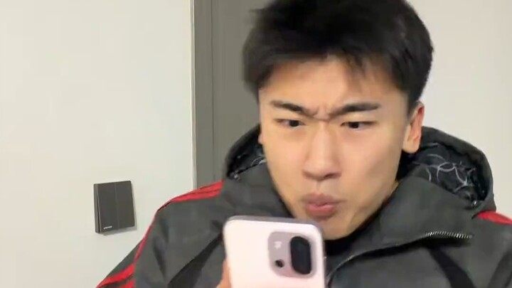 Ông tôi kể hết mọi chuyện với tôi.