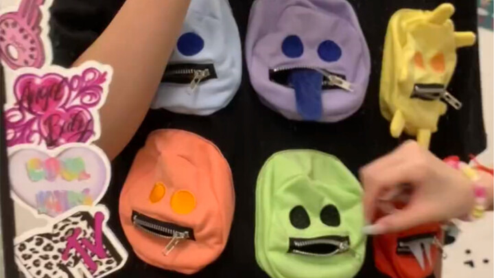 Carrying a super versatile all-in-one bag when you head out? So. Freaking. Satisfying.