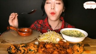 Chân gà rút xương tẩm ướp gia vị, cơm viên kimchi rong biển, trứng hấp 1 #amthuc