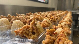 【ทุกคนหิวโซ ชีวิตประจำวันในโรงอาหารของโรงเรียนมัธยมชายล้วน】