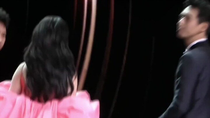 رد فعل ديلي ريبا عندما نُادي باسمها الكامل لطيف جدًا، حتى إنها شعرت بالخجل ولم تعرف ماذا تفعل!