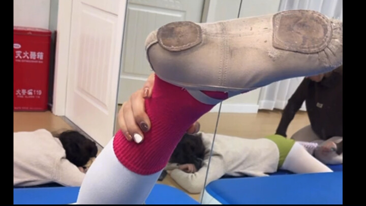 นักเรียนเต้นรำนวดยืดเส้น