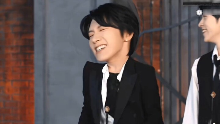 Aku benar-benar akan ditertawakan sampai mati oleh orang-orang Wei, kumohon Wei Entertainment punya 