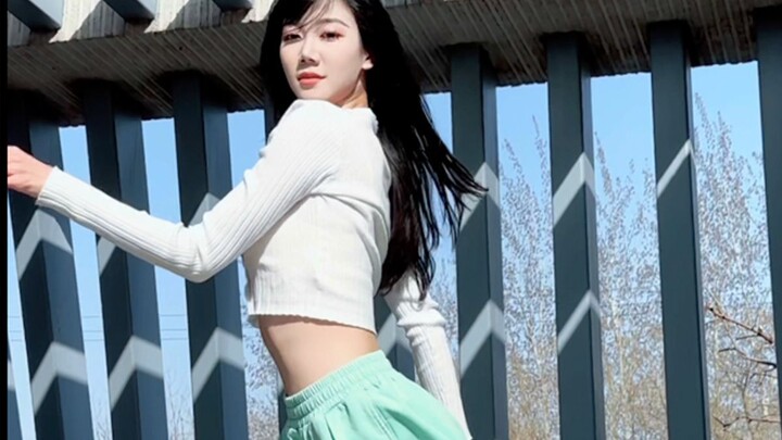 Cánh đồng mùa xuân xanh tươi và nắng ấm~