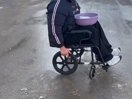 Lần đầu tiên tạt nước thành băng trong mùa đông