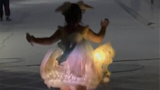 This lantern rabbit is so wild when it runs!