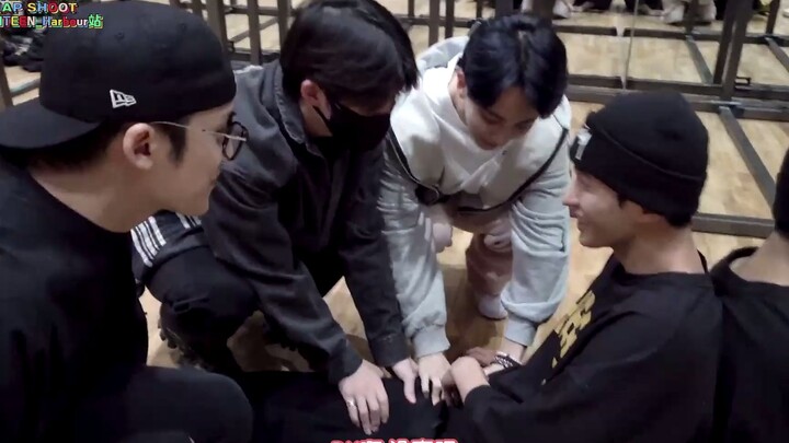 [SVT_Harbour مترجم للصينية] 220226 [SEVENTEEN SNAPSHOOT] الحلقة 28 سر التعاون الجماعي