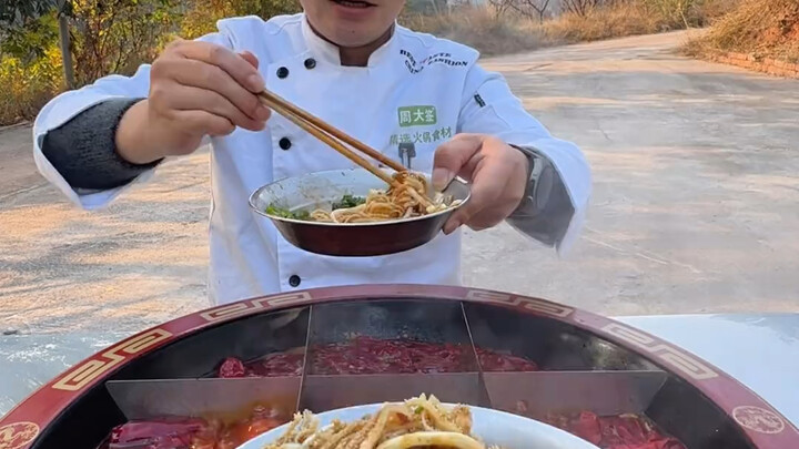Having a nine-square hot pot