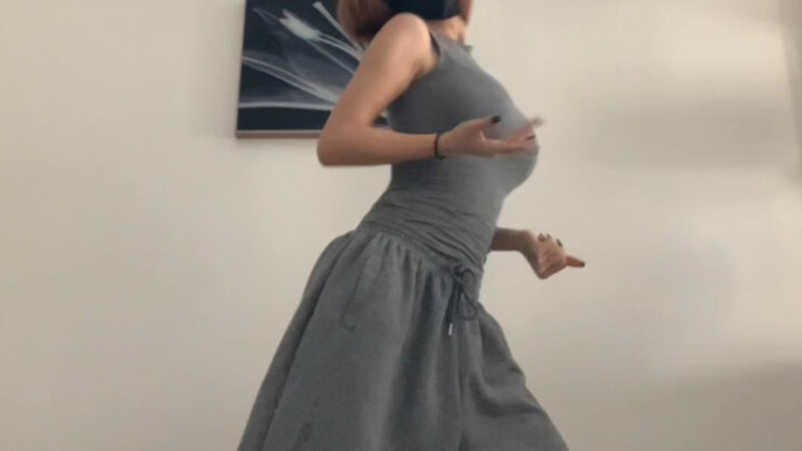 Ini adalah kereta terakhir untuk rok pendek yang menggoda!