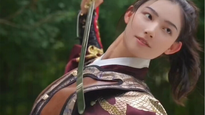 【Earl Dog】This sword is just touching the ceiling