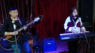 Breathin (bản cover gốc trực tiếp) - Giọng hát chính: Ariana Grande