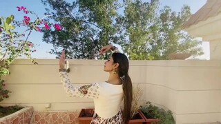 Mou妹在庭院中翩然起舞~