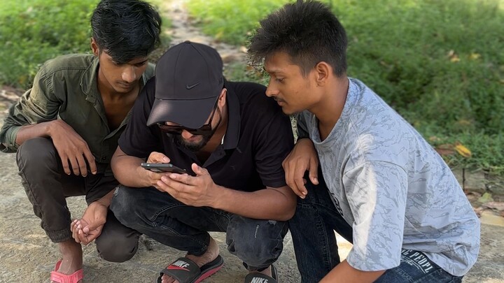“अमीर लड़की के पीछे पड़ा गरीब लड़का 😂💸