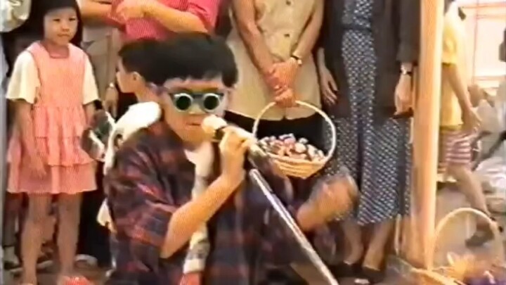 Khalil Fong’s childhood singing-and-dancing videos!!!!