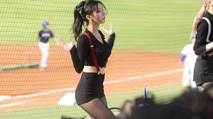 Fubon Five Princesses: Lee A-young (이아영), Lee Ju-eun (이주은), Nam Min-jung (남민정), Lee Ho-jeong (이호정), 
