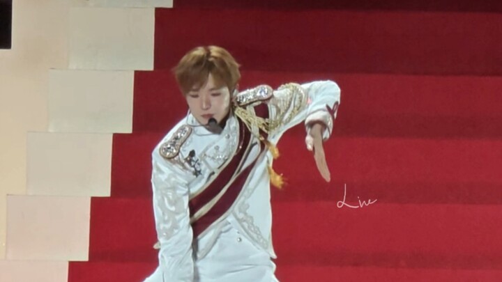 A male idol who dances "Bad" with great elegance