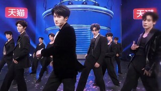 Oh my god! It's all legs in this row! Tan Jianci, Chen Zheyuan, Ding Chengxin, and Wei Zheming's leg