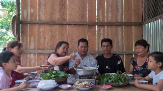 Đang Vào Mùa Mưa Làm Nồi Lẩu Chua Cá Hú Nhúng Rau Muống Vườn Ăn Xuất Mồ Hôi | TKQ & Family T1008