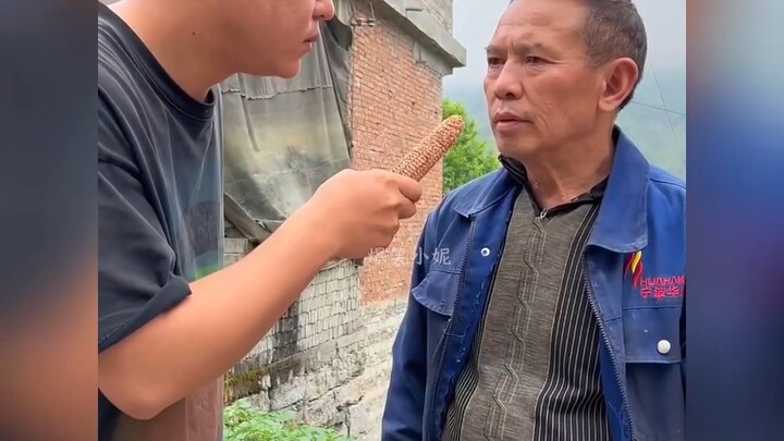 Merangkum tingkat tertinggi balas pesan sembarangan dalam wawancara di pedesaan