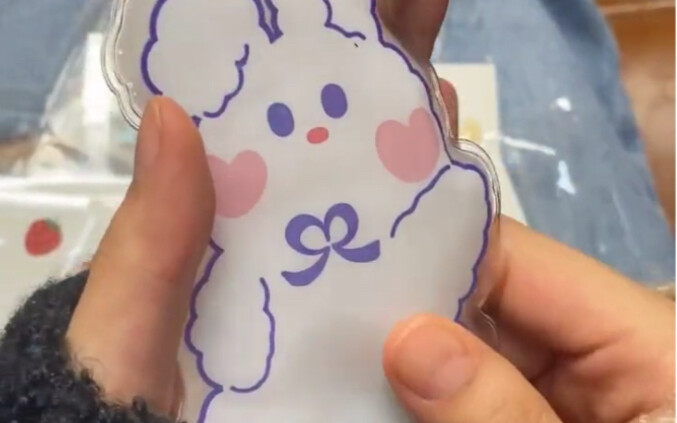 Pacarku beliin ini karena takut aku kedinginan. Cukup dipencet-pencet sedikit aja udah langsung hang