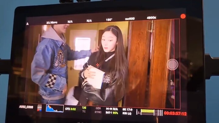 Making-of footage of Ji Jie and that handsome model