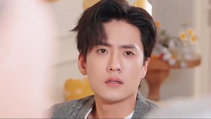 หงส์สะบัดปีก หลี่อี้คู