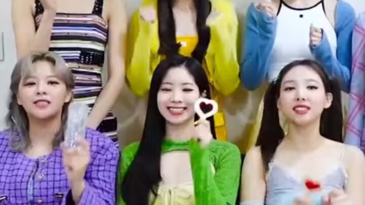 Cái cú ngoảnh mặt này suýt nữa làm Yu sợ chết khiếp!