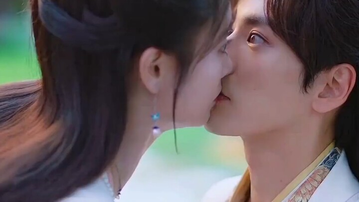Just whose idiotic screenwriter came up with this kissing scene?