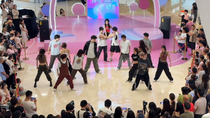 There are so many people in this mall | ABCD Lin Nayeon went out in Hangzhou