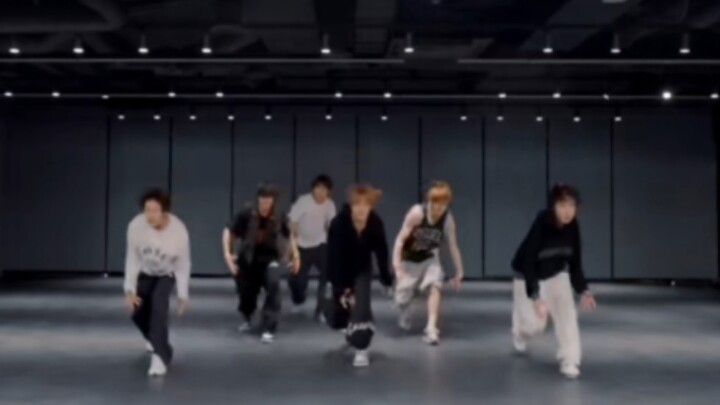 Gaya tarian ini bisa membuatku terlempar ke udara