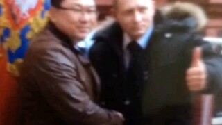 我爸：不要在大街上随便拉人拍照   也是我爸：