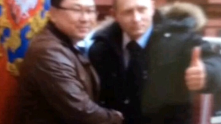 我爸：不要在大街上随便拉人拍照   也是我爸：