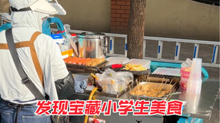 The stall owners saw me taking more photos, but although they were subconsciously reluctant, they op
