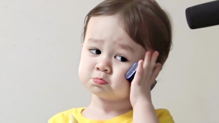 Quá đáng yêu rồi! Bố Sam trả lại cho tôi bé cưng sữa đi! William đời thứ năm giờ đã trở thành một th