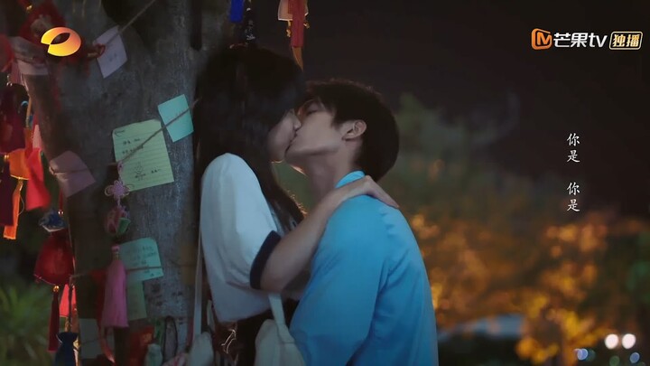 【以家人之名】名场面！凌霄李尖尖树咚吻甜炸 | Go Ahead - kiss scene
